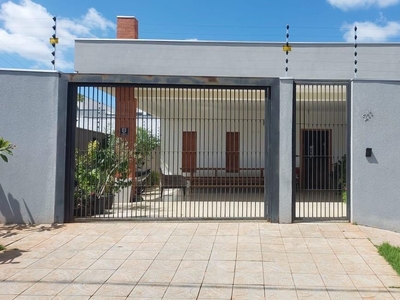 Casa em Zona 02, Maringá/PR de 116m² 3 quartos à venda por R$ 594.000,00