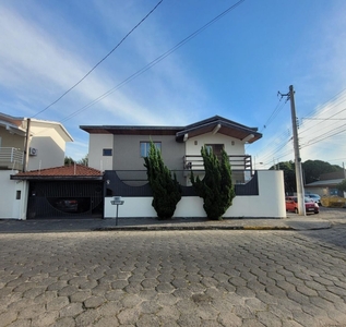 Sobrado em Vila Pinheiro, Jacareí/SP de 200m² 2 quartos à venda por R$ 680.000,00 ou para locação R$ 3.700,00/mes