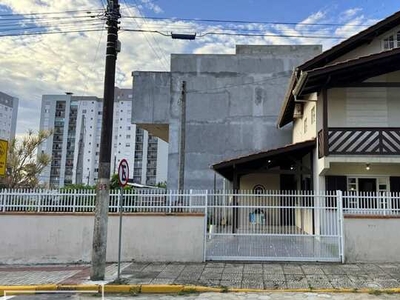 Sobrado mobiliado, 4 dormitórios na Avenida Emanoel Pinto