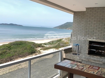 Apartamento 3 dormitórios, Frente mar com Piscina