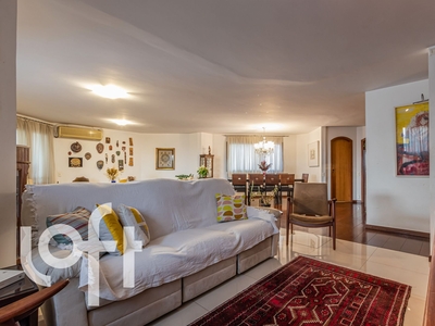 Apartamento à venda em Campo Belo com 200 m², 4 quartos, 2 suítes, 3 vagas