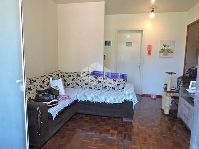 Apartamento com 2 Dormitórios, 1 Banheiro e 1 Vaga no Bairro Sagrada Família.