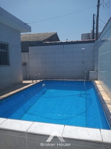 Casa à venda no bairro Vila Tupi - Praia Grande/SP