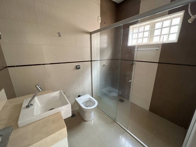 Casa com 3 Quartos e 2 banheiros à Venda, 183 m² por R$ 178.000