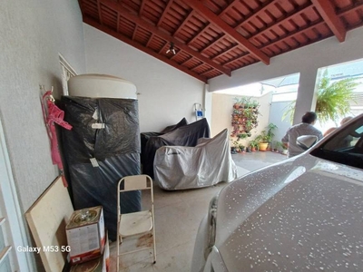Casa com 4 Quartos e 3 banheiros à Venda, 230 m² por R$ 150.000