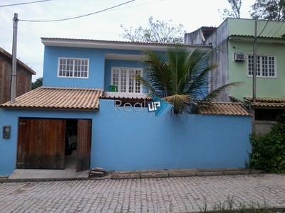 Casa Duplex em Condomínio fechado em Jacarepaguá