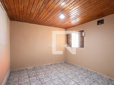 Casa para Aluguel - Vila Yolanda, 1 Quarto, 50 m2