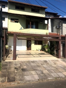 Casa para Venda - 200m², 3 dormitórios, sendo 1 suites, 2 vagas - Vila Nova