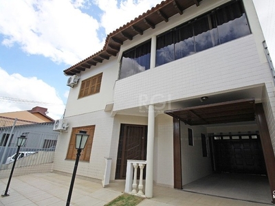 Casa para Venda - 246m², 3 dormitórios, sendo 2 suites, 3 vagas - Vila Ipiranga