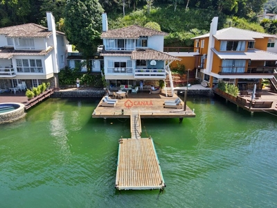 Linda casa costeira com vaga de barco, com vista espetacular do mar, 8 quartos