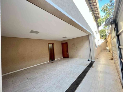 Casa com 3 quartos à venda no bairro Conjunto Minascaixa, 223m²