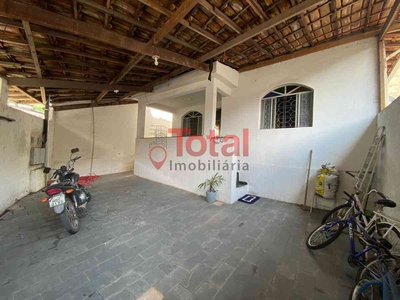 Casa com 3 quartos à venda no bairro Giovanini, 130m²