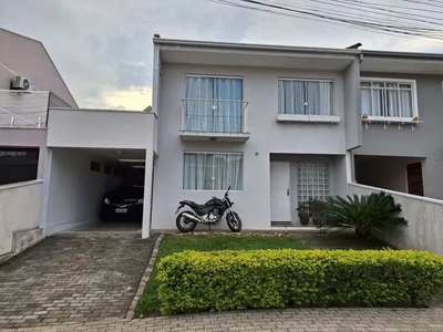 Sobrado 178m² Semi-Mobiliado em Condomínio Fechado - São Lourenço