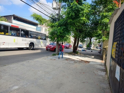 Alugo kitnet quarto e sala rua Leopoldina rego