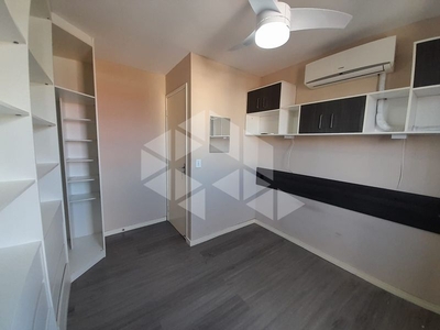 Apartamento com 2 Quartos e 1 banheiro para Alugar, 57 m² por R$ 1.600/Mês