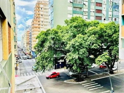 apartamento de 2 dormitórios no Centro Histórico