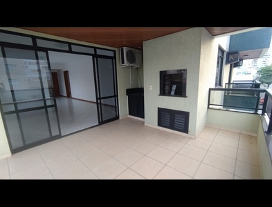 Apartamento no Bairro Vila Nova em Blumenau com 3 Dormitórios (1 suíte)