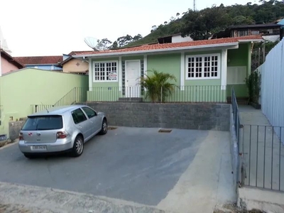 Casa Carangola, Cidade Nova, próxima da Igreja, Rua Dr. Lipold - Petrópolis - RJ