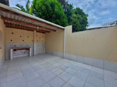 Casa com 2 Quartos e 2 banheiros à Venda, 227 m² por R$ 130.000