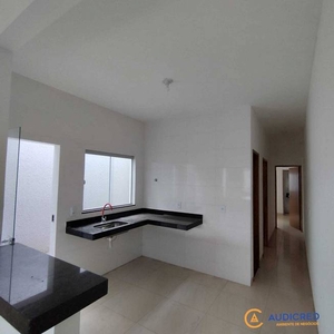 Casa com 2 Quartos e 2 banheiros à Venda, 98 m² por R$ 245.000
