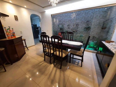 Casa com 4 quartos à venda no bairro Taguatinga Norte, 269m²