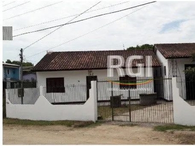 Casa para Venda - 130m², 3 dormitórios, 4 vagas - Restinga