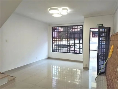 Sobrado Comercial/ residencial com 2 dormitórios para alugar, 100 m² por R$ 3.097/mês - Sa