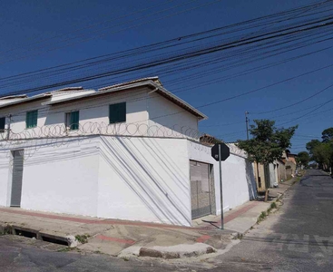 Casa com 2 quartos à venda no bairro Jardim Leblon, 50m²