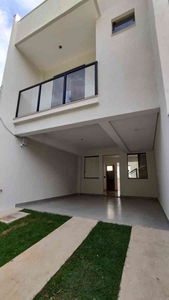 Casa com 3 quartos à venda no bairro Centro, 103m²