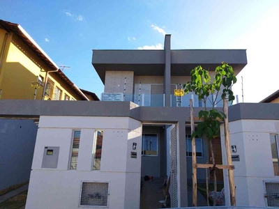 Casa com 3 quartos à venda no bairro Copacabana, 100m²