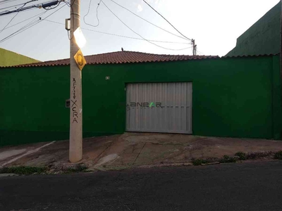 Casa com 3 quartos à venda no bairro Novo Riacho, 360m²