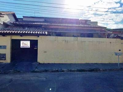 Casa com 3 quartos à venda no bairro Piratininga (venda Nova), 180m²