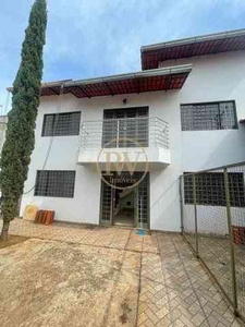 Casa com 3 quartos à venda no bairro Residencial Vale do Araguaia, 271m²