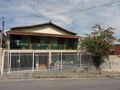Casa com 5 quartos à venda no bairro Piratininga (venda Nova), 302m²