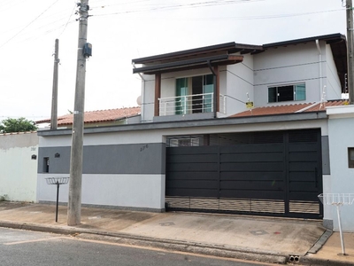 Casa em Centro, Jaguariúna/SP de 254m² 4 quartos à venda por R$ 819.000,00