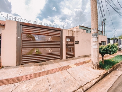 Casa em Vila Maciel, Campo Grande/MS de 245m² 2 quartos à venda por R$ 739.000,00