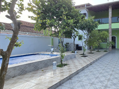 Excelente Casa Com Piscina E 03 Dormitórios Na Praia Do Suarão Em Itanhaém.