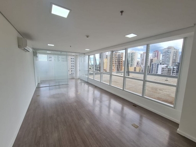 Sala em Gleba Fazenda Palhano, Londrina/PR de 43m² à venda por R$ 649.000,00