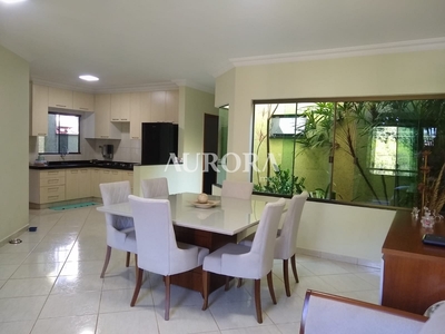 Sobrado em Coroados, Londrina/PR de 188m² 3 quartos à venda por R$ 949.000,00