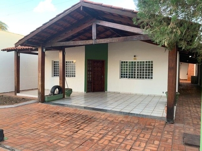 Casa com 3 quartos (02 suítes), em Jardim Paulista - Cuiabá - MT