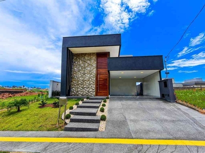 Casa com 3 quartos à venda no bairro Residencial Licardino Ney, 300m²