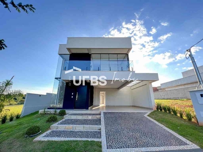 Casa com 3 quartos à venda no bairro Terras Alpha Residencial 2, 300m²
