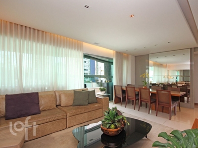 Apartamento à venda em Funcionários com 130 m², 4 quartos, 1 suíte, 3 vagas
