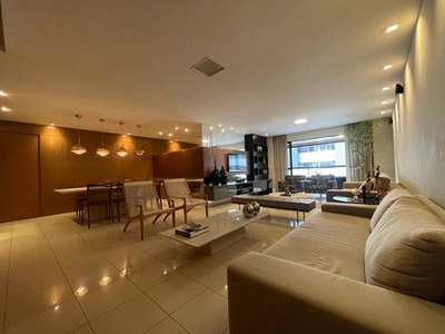 Apartamento para venda possui 235 m2 com 4 quartos em Ponta Verde - Maceió - AL