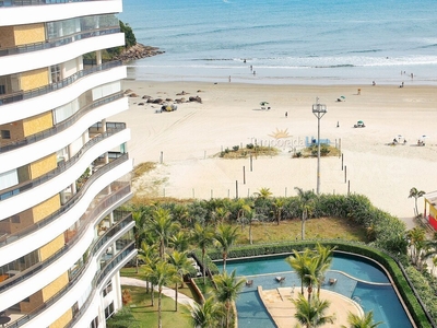 Apartamento pé na areia com vista para o mar