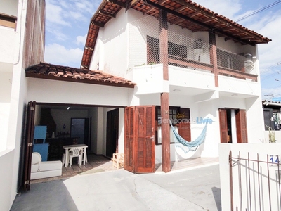 Casa 2 pisos c/ 3 dormitórios a 150mts da praia Cachoeira do Bom Jesus