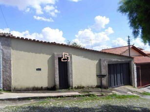 Casa com 3 quartos para alugar no bairro Alípio de Melo, 150m²