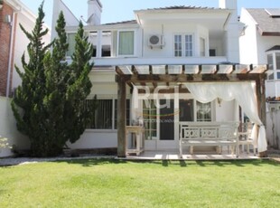 Casa de Condomínio à venda por R$ 2.000.000
