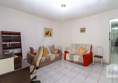 Casa com 2 quartos à venda no bairro Vila Belém, 90m²