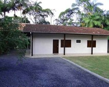 Casa com 3 dormitórios para alugar no bairro Atiradores em Joinville/SC